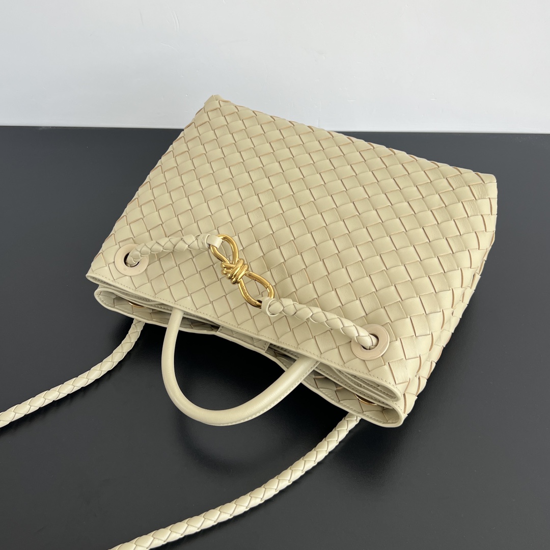 Medium Andiamo Intrecciato Leather Top Handle Bag Pearl Grey